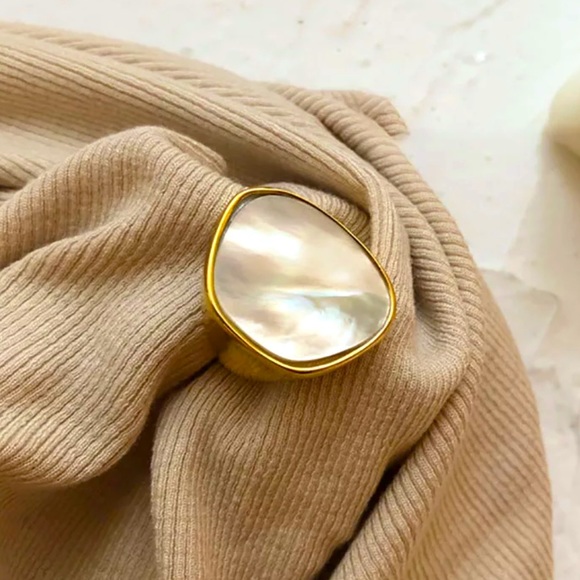 🐚 Elegant Shiny Shell Statement 925 Ring 💍 - Picture 2 of 5